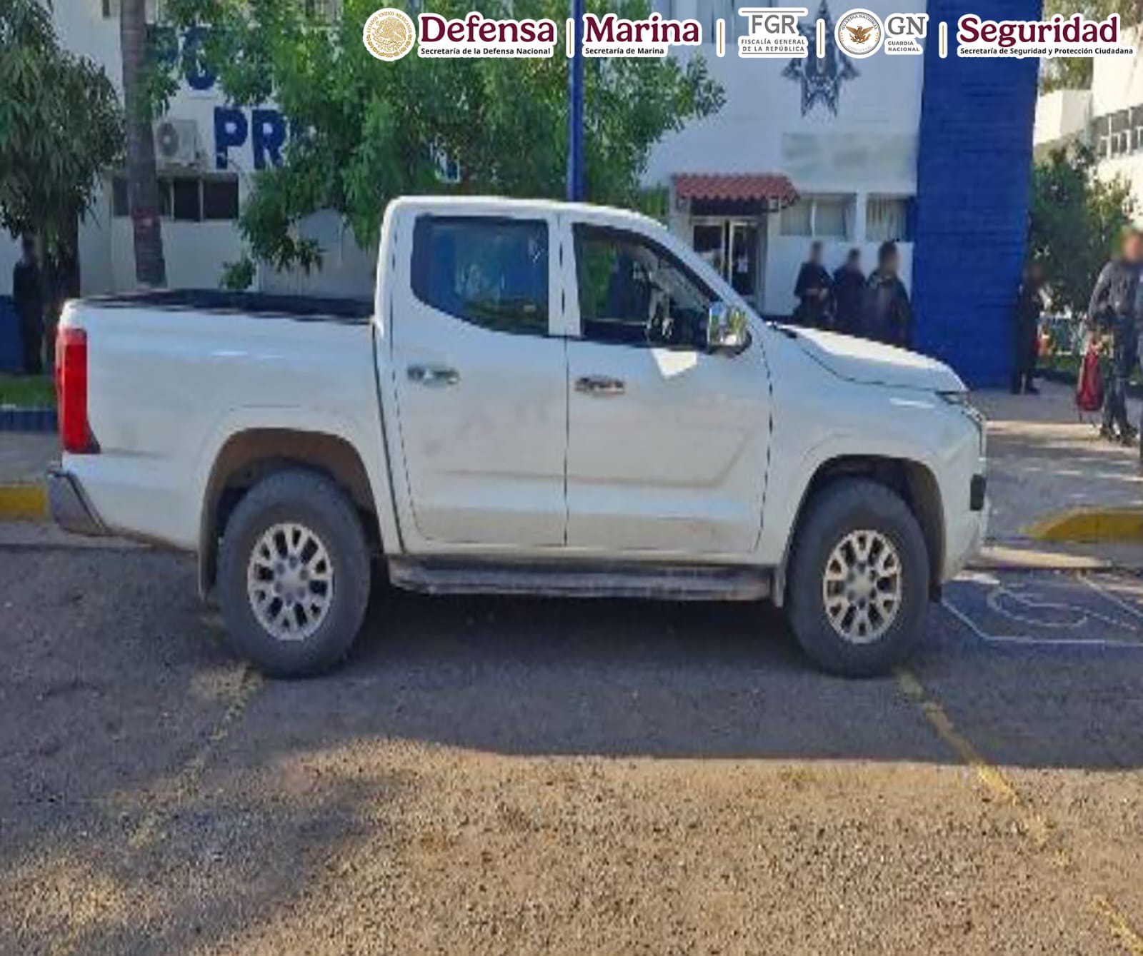 En Sinaloa, detienen a 10 personas y aseguran armamento y droga
